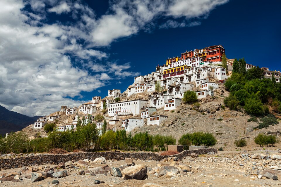 20230911082635_[fpdl.in]_thiksey-gompa-ladakh-india_163782-1364_large